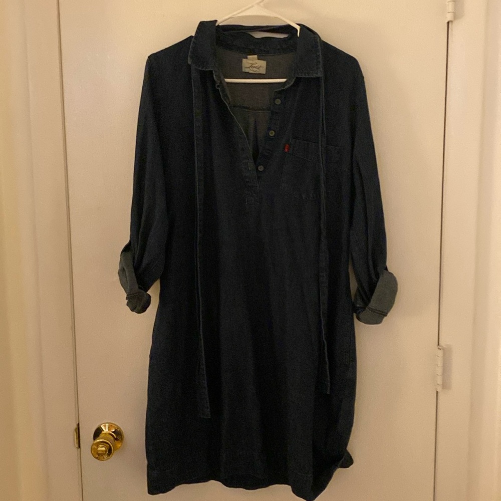 Levi denim dress with pockets & waist belt